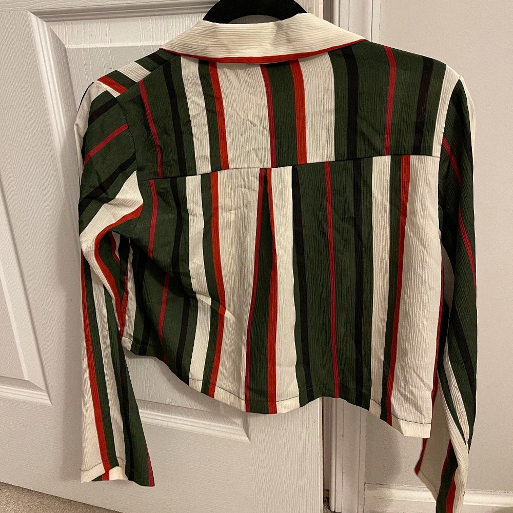 H&M multi-colored button down cropped shirt - Picture 2 of 3